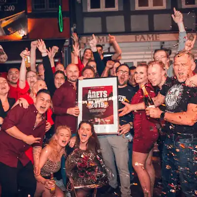 Zwei Grosse Bier Bar